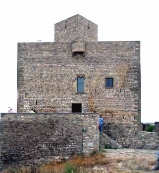 El castell de Malgrat, que s'està reparant en vistes al turisme rural.