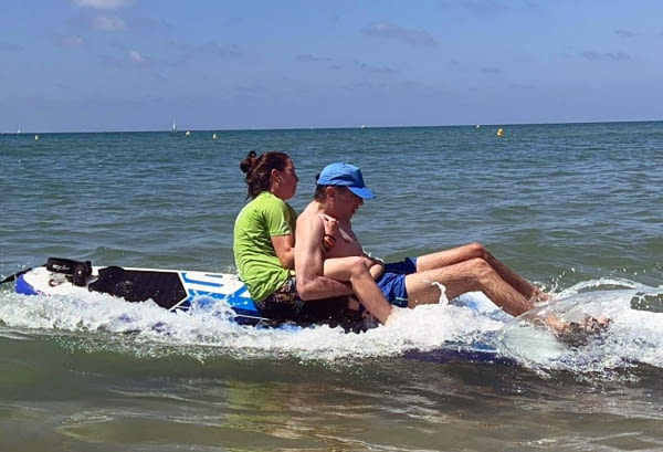 Surf adaptado para personas del Centro de Día de ASPID