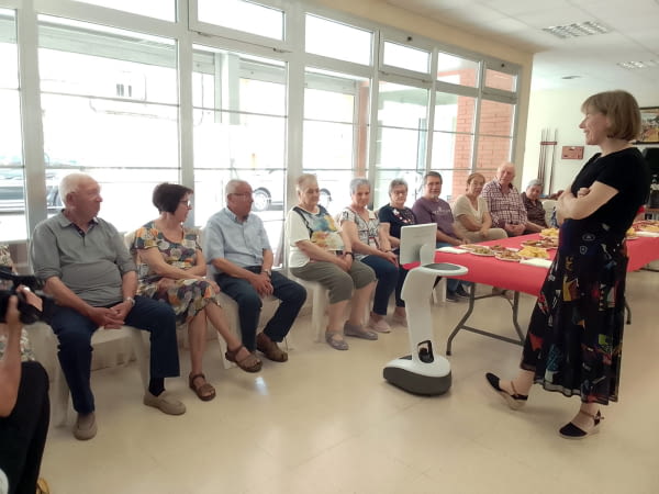 El robot de teleasistencia avanzada dará apoyo al Hogar de Gente Mayor de Vila-Sana