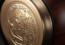 Custom closures for premium spirits: Creativity, noble materials, and true commitment