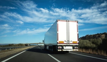 La CE precisa cómo realizar el retorno obligatorio de los camiones