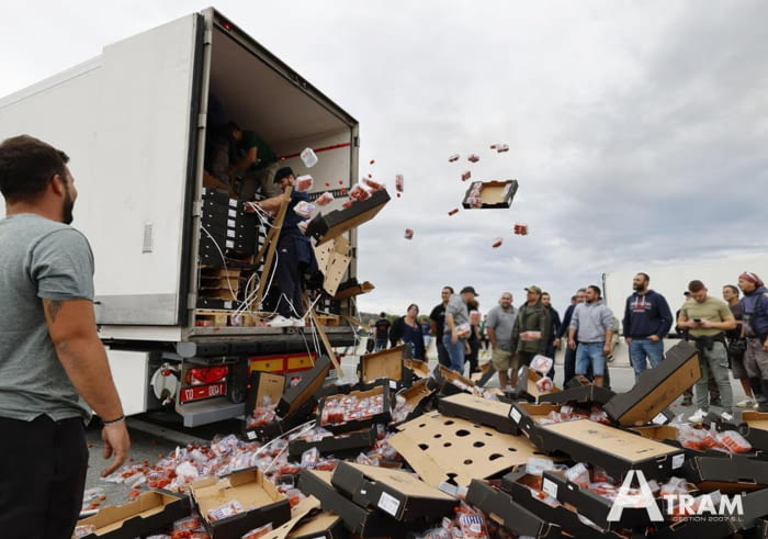 Los Transportistas Españoles Denuncian Ataques De Los Viticultores Galos Contra Camiones