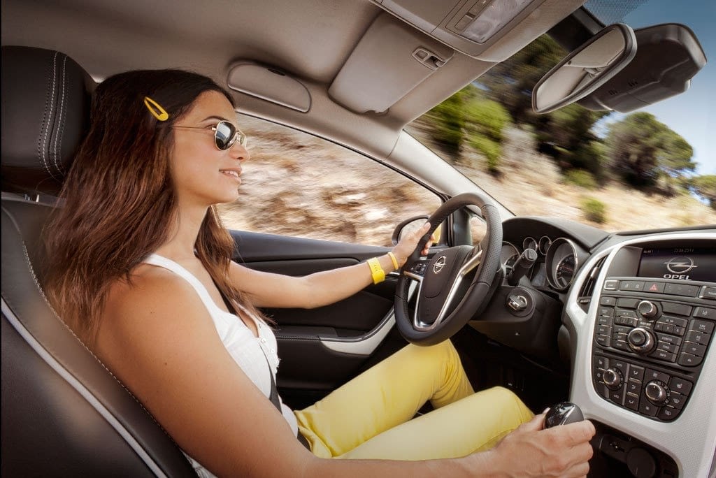 Gafas de sol para conducir: ¿Polarizadas o no?
