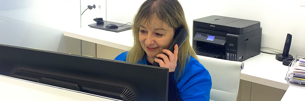Recepcionista en clínica