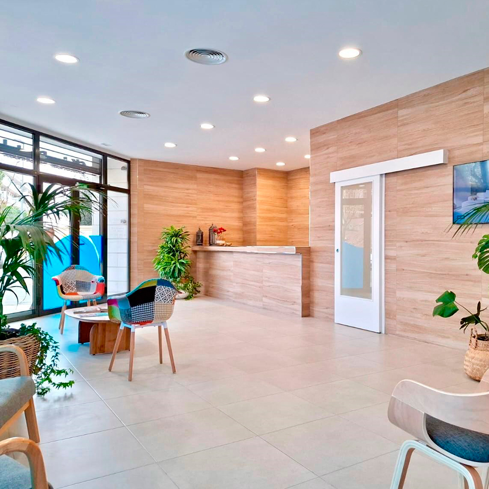 Sala recepción Clínica dental Rada Tárrega
