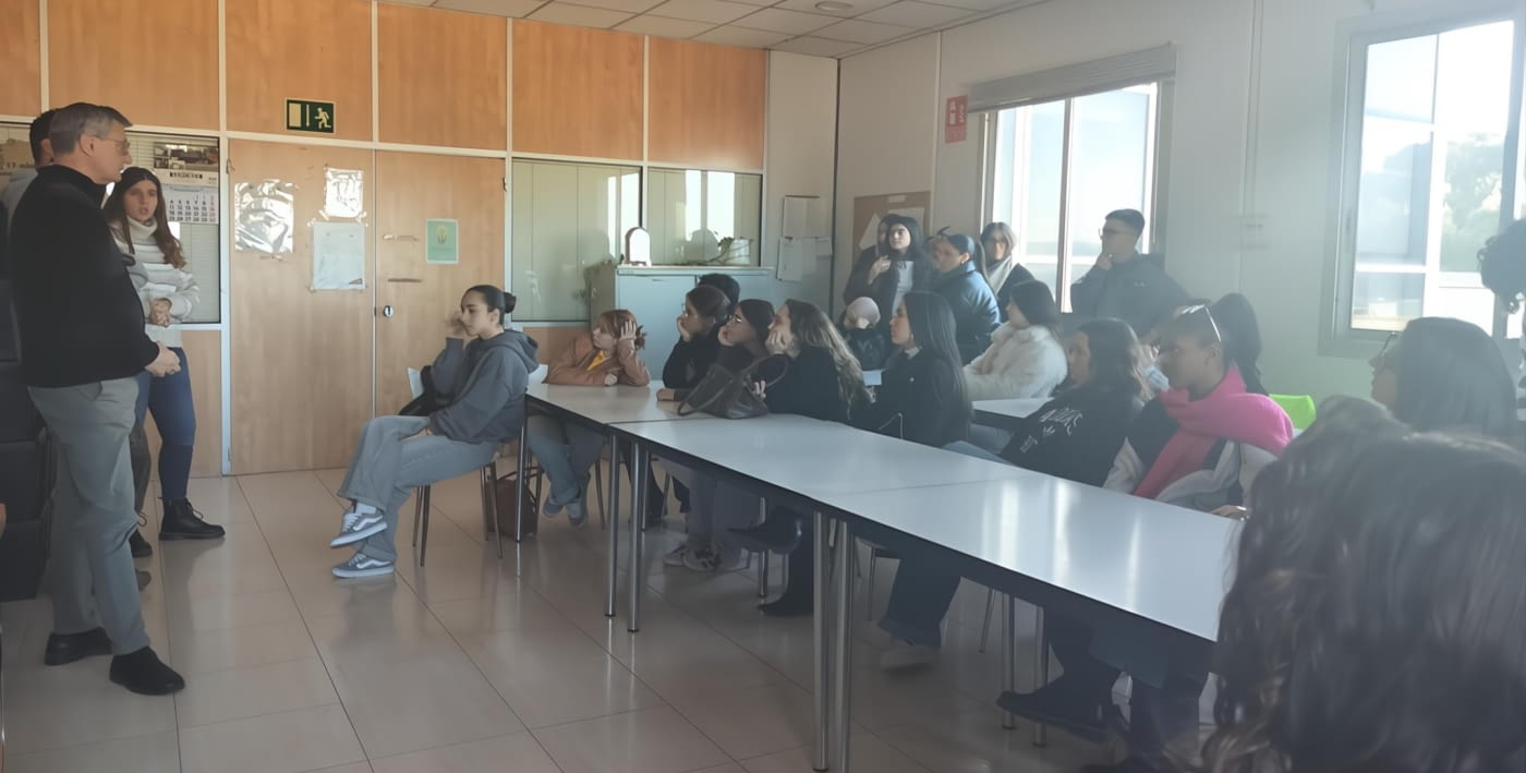 Visita del CFGS Integració Social de l’Institut Maremar a Engrunes en el marc de la Setmana Europea de Reducció de Residus