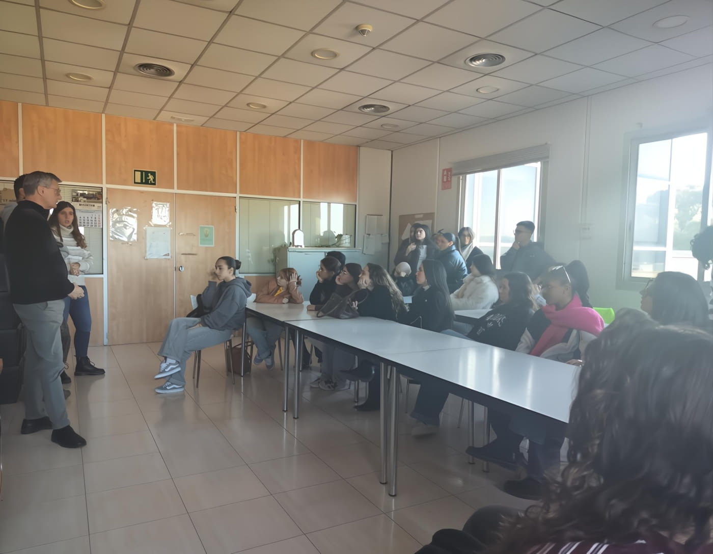 Visita del CFGS Integración Social del Institut Maremar a Engrunes en el marco de la Semana Europea de Reducción de Residuos