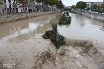 La rubinada de l’Ondara a Tàrrega provoca danys materials en mobiliari urbà