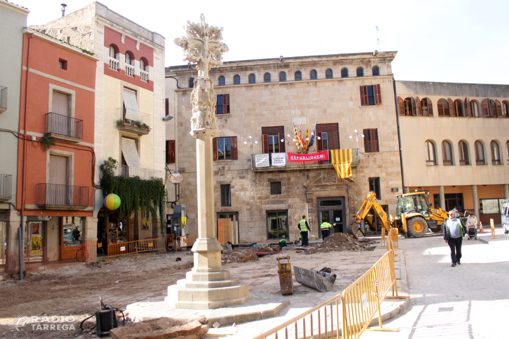 Tàrrega mantindrà a la plaça Major la rèplica de la creu de terme gòtica i taparà la inscripció franquista gravada a la peanya