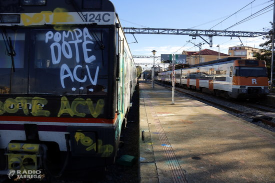 Un tren de Rodalies no pot sortir de Cervera perquè uns grafiters han pintat la cabina del maquinista