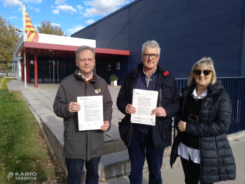 Òmnium Urgell-Segarra presenta una denúncia als Mossos d’Esquadra després que uns desconeguts hagin arrancat llaços grocs i pancartes amb el lema “Democràcia” a Tàrrega