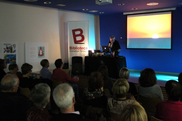 La Biblioteca Comarcal de Tàrrega commemora el seu 24è aniversari amb un espectacle de Lluís Fortuny, component històric de la Companyia Elèctrica Dharma