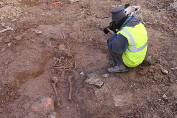 Tàrrega finalitza la documentació arqueològica de les restes òssies localitzades durant les obres d’adequació de la plaça Major