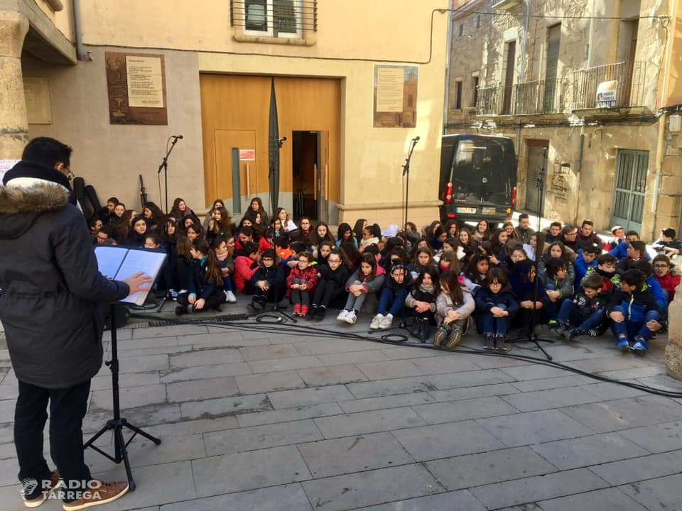 200 alumnes del centres de secundària de Tàrrega canten per la Pau