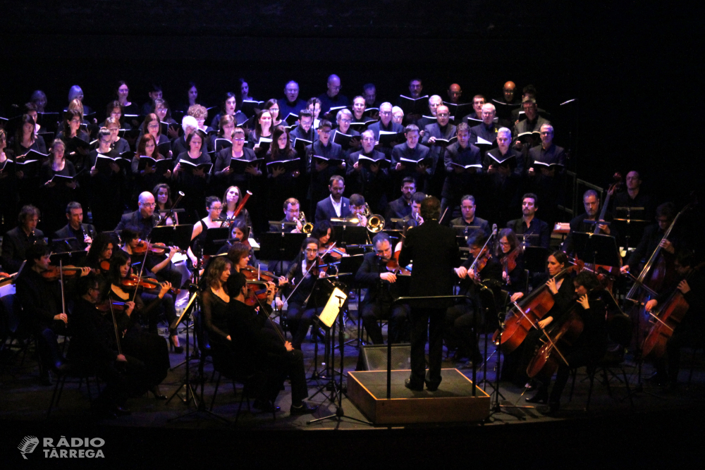 L'Orquestra Julià Carbonell i l'Orfeó Lleidatà obren el cicle musical Tàrrega Sona 2019 omplint el Teatre Ateneu