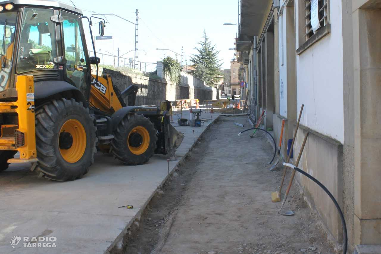 En marxa a Tàrrega les obres d’ampliació de la vorera del carrer del Segle XX