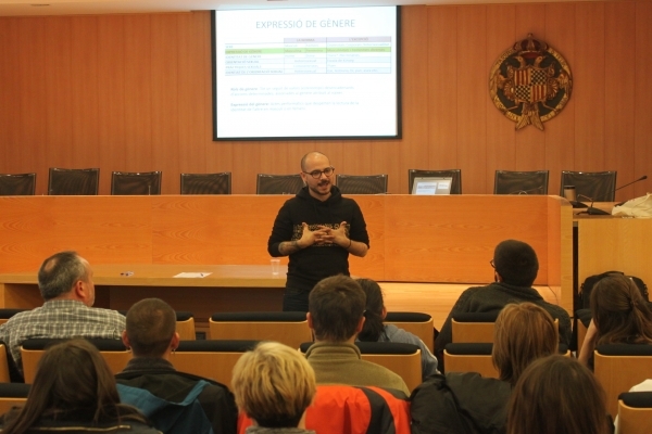 L’Ajuntament de Tàrrega forma la plantilla municipal per detectar i eradicar possibles casos de LGTBIQfòbia