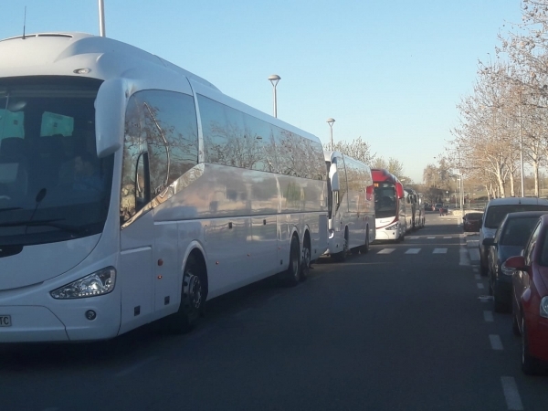 Surten sis autobusos de Tàrrega per anar a la manifestació de Madrid