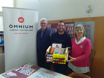 Òmnium Cultural munta parades a Agramunt, Bellpuig, Tàrrega, Cervera i Guissona per Sant Jordi