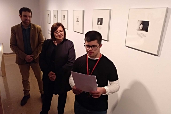 Tàrrega mostra el treball artístic de Quim Vilamajó, un noi amb síndrome de Down que reivindica els valors de les persones amb altres capacitats