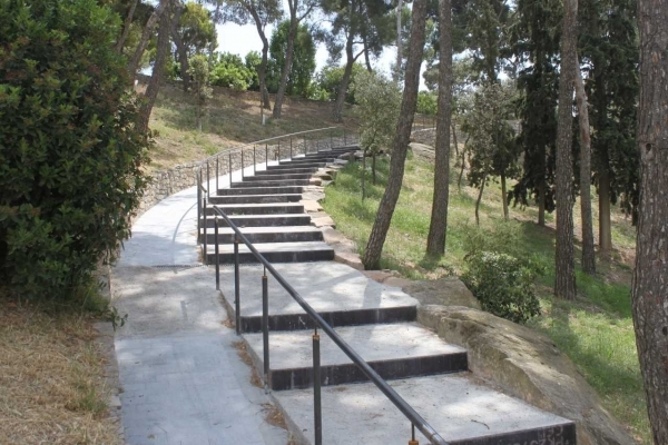 Tàrrega construeix una escalinata de pedra amb rampa en un dels camins del Parc de Sant Eloi