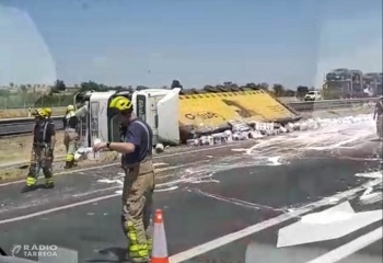 Accident amb tres camions implicats a l'A2 prop de Vilagrassa