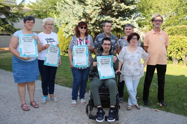 Famílies del Grup Alba impulsen una campanya per millorar l'accessibilitat de les persones amb d’altres capacitats a les piscines de l'Urgell i la Segarra
