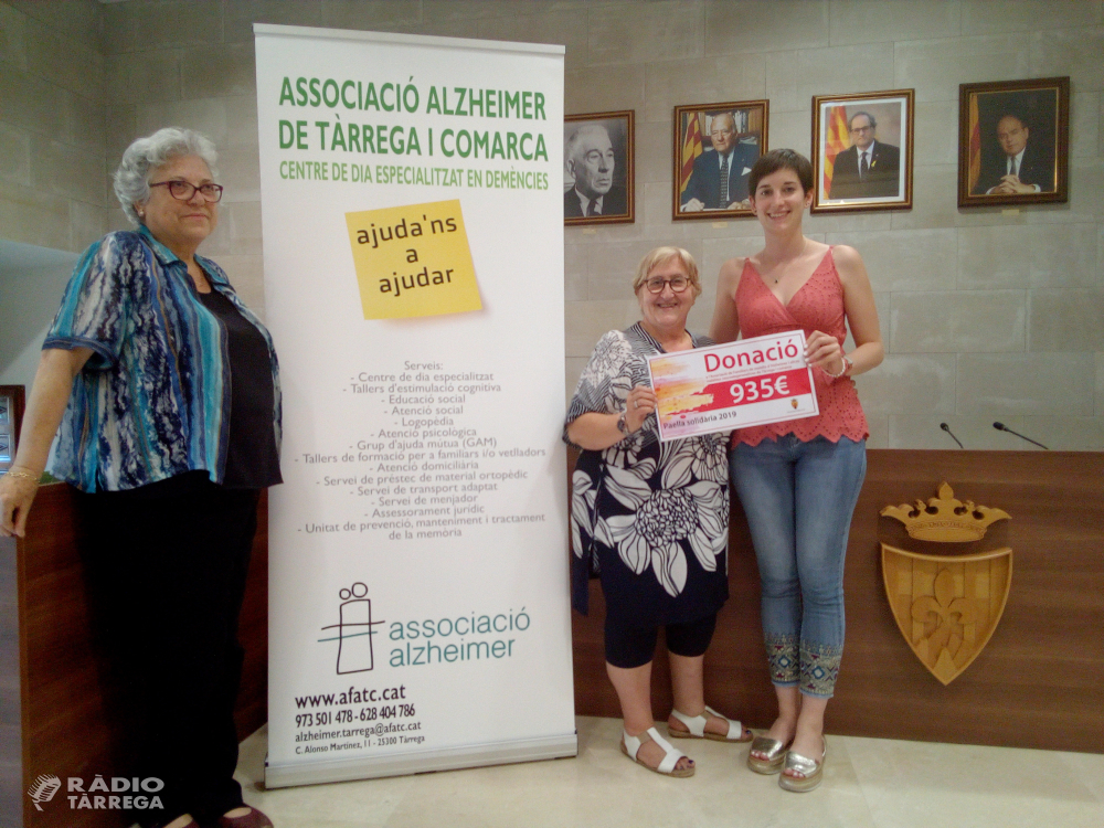 Acte d'entrega de la recaptació de la 4a Paella Solidària d'Agramunt