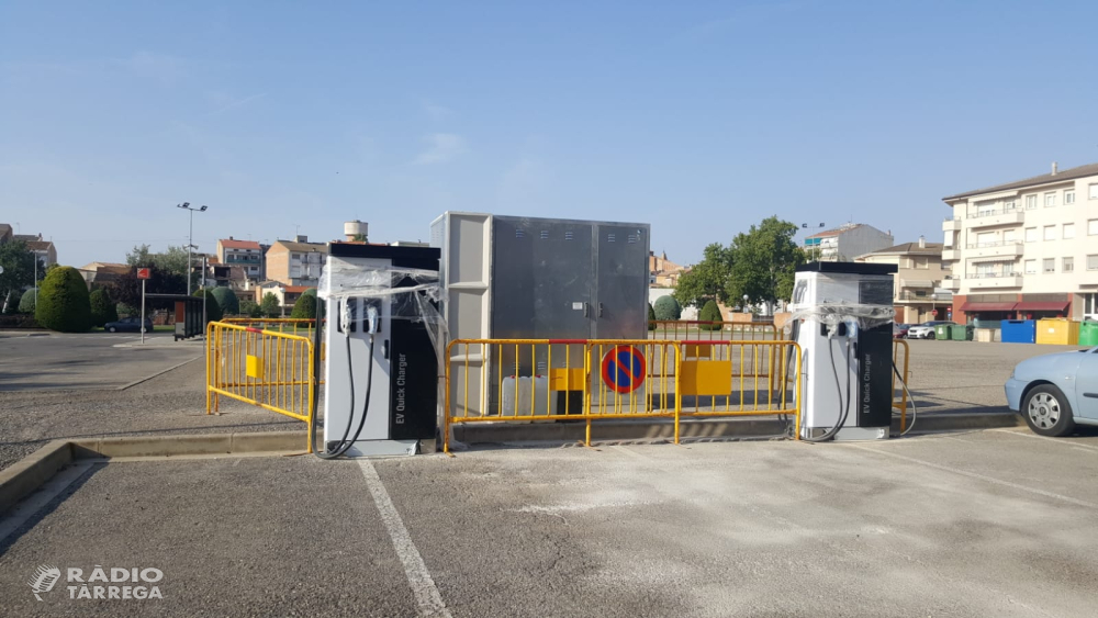 L’ajuntament d’Agramunt instal·la 2 punts de càrrega de vehicles elèctrics