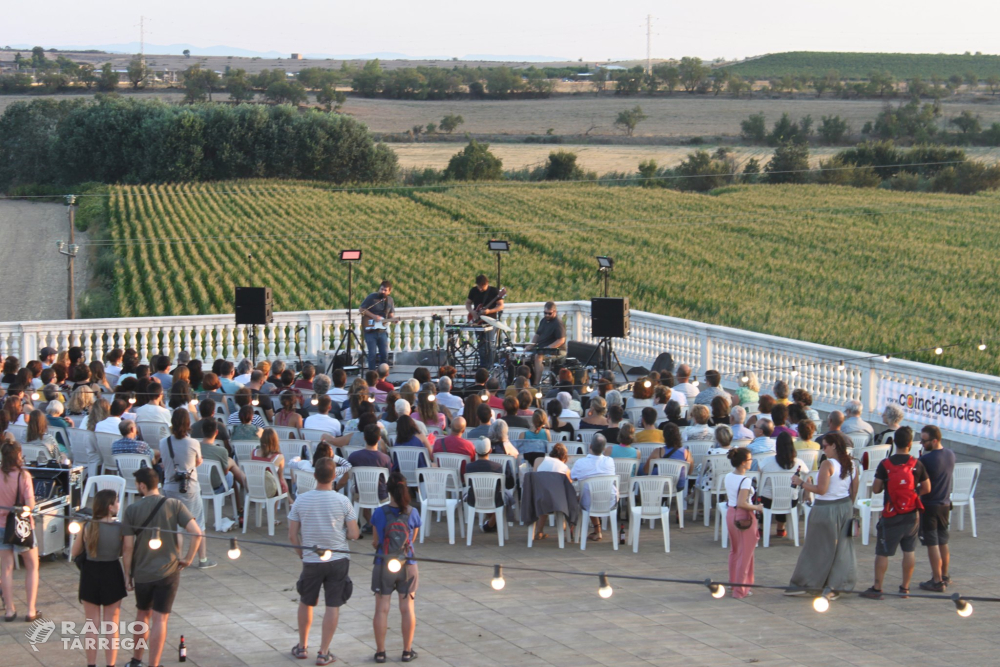 El cicle “Terrats en Cultura” a Tàrrega es tanca amb un vibrant concert del cantautor Pau Vallvé a Cal Trepat