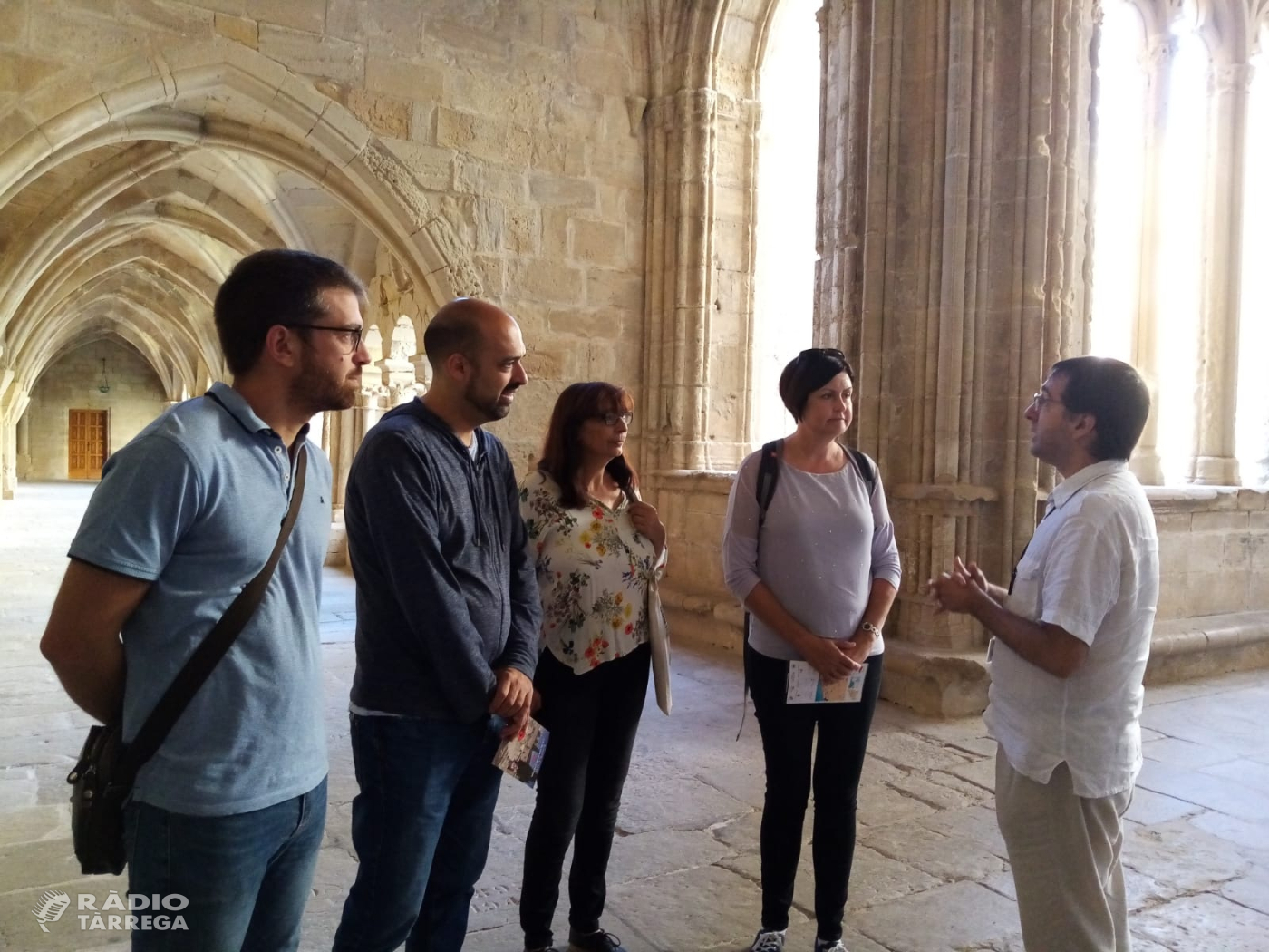 Una agent de viatges anglesa, visita el monestir de Vallbona de les Monges
