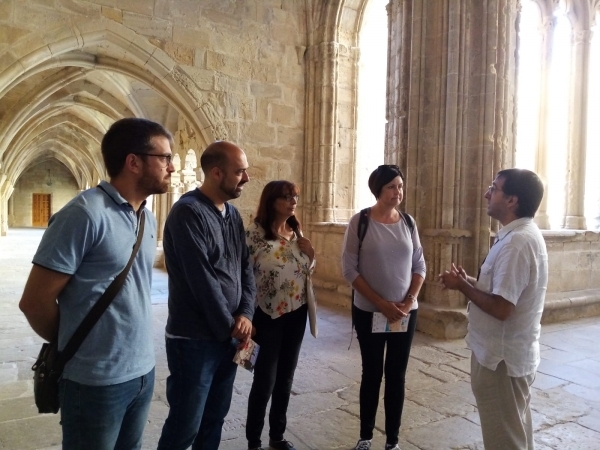 Una agent de viatges anglesa, visita el monestir de Vallbona de les Monges