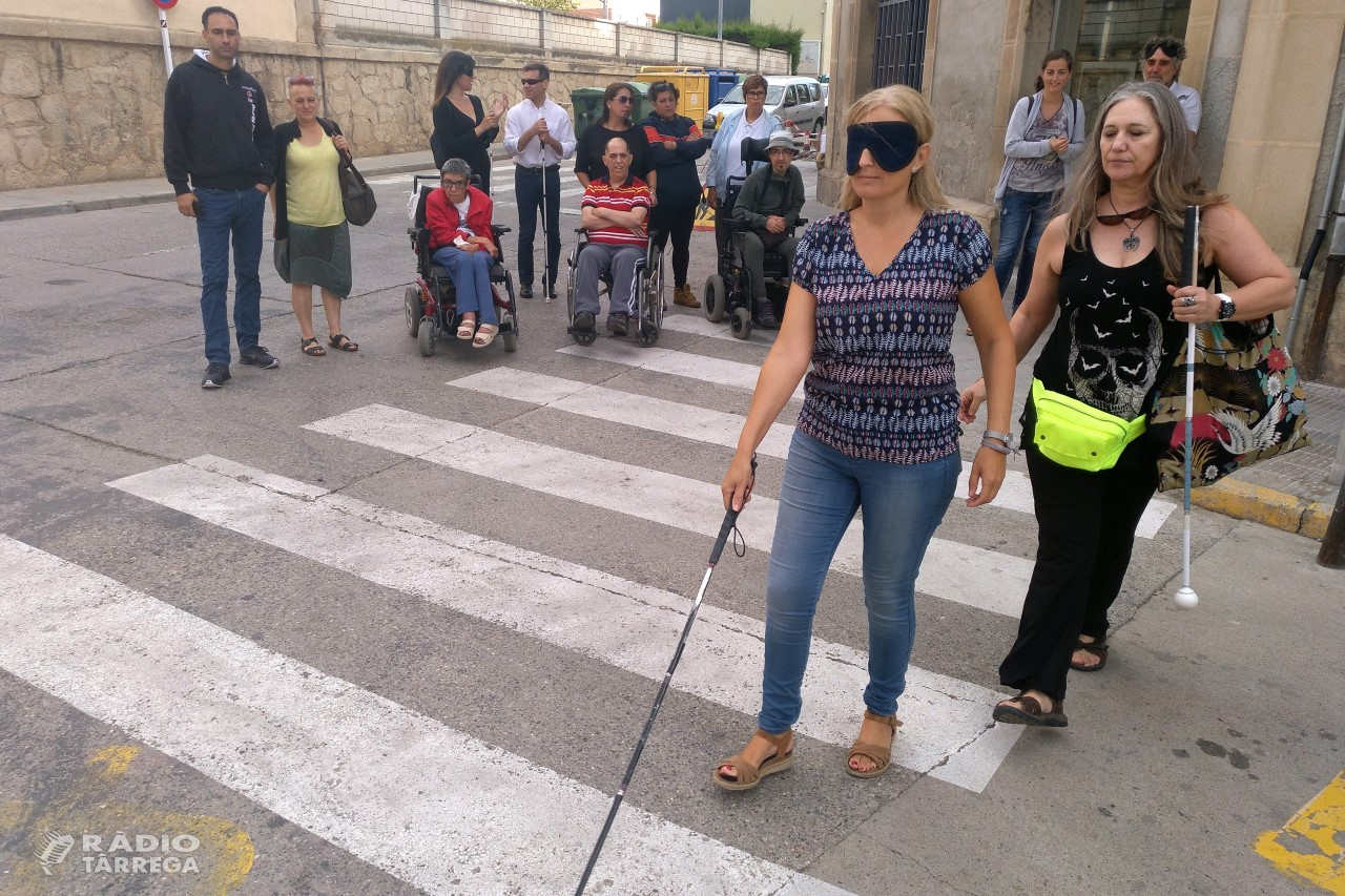 L’Ajuntament de Tàrrega sensibilitza sobre la necessitat d’adaptar les ciutats a les persones amb mobilitat i visió reduïda