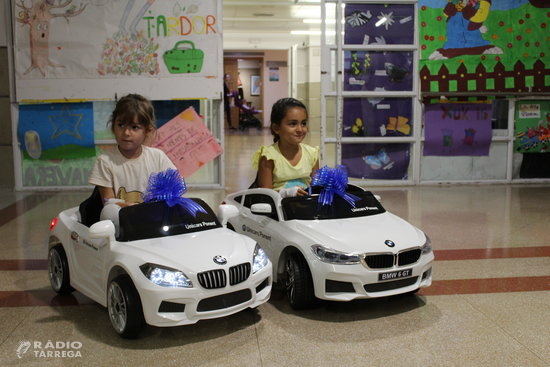 El servei de pediatria de l’Hospital Arnau de Vilanova incorpora dos cotxes elèctrics per als infants ingressats