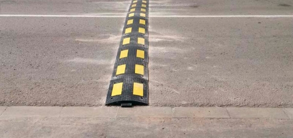 L'Ajuntament de Tàrrega instal·la bandes rugoses en diferents carrers de la ciutat per reduir l'excés de velocitat