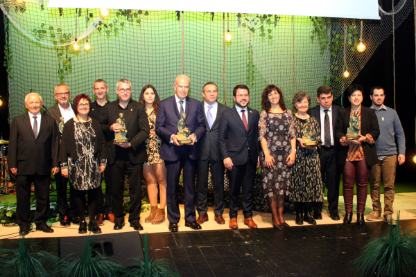 Tàrrega lliura els Premis Culturàlia 2019 a l’escriptora Maria Barbal, l’escenògraf Llorenç Corbella, la Societat Ateneu, la revista Nova Tàrrega i la Coral Joia de Maig
