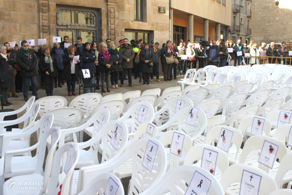 Concentració de rebuig a Tàrrega contra la xacra de la violència masclista en el marc del 25N