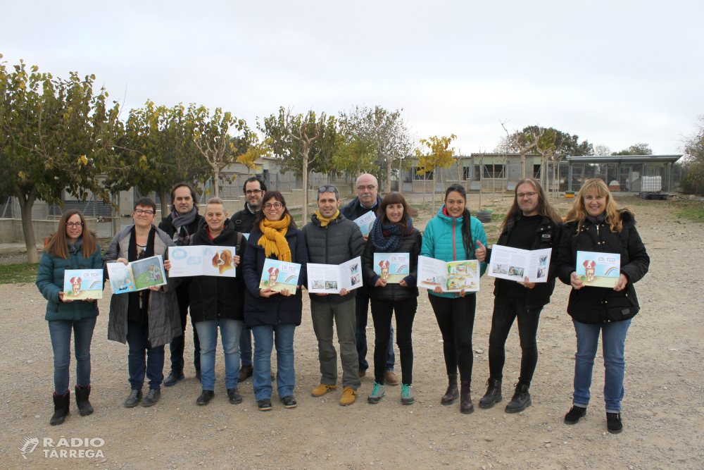 L’Ajuntament de Tàrrega lliura a les escoles 150 exemplars d’un conte infantil que fomenta les adopcions de gossos