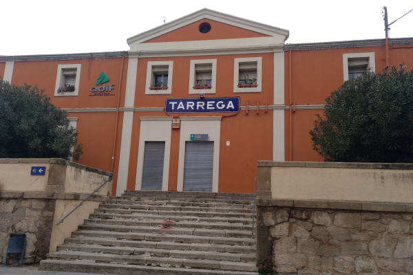 L’Ajuntament de Tàrrega lamenta que Renfe deixi de vendre bitllets a finestreta a l’estació de tren