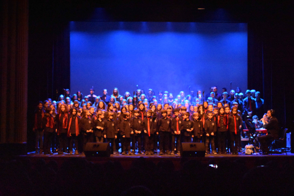 Les corals de l’escola Vedruna de Tàrrega acomiaden l’any amb un concert al teatre Ateneu