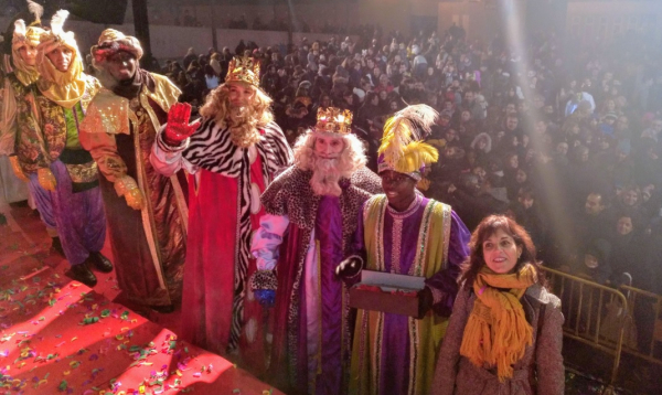 Multitudinària i espectacular Cavalcada de Reis a Tàrrega, que per primera vegada s’ha sumat a la iniciativa #BaltasarDeVeritat