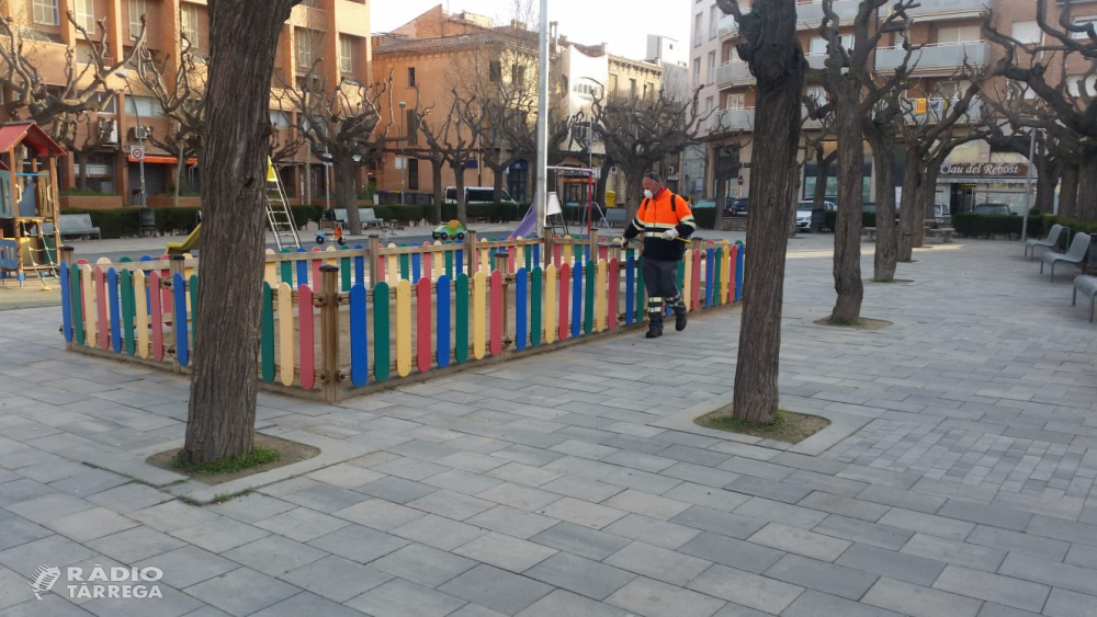 La Brigada Municipal comença les tasques de desinfecció d'espais amb concurrència de gent a Tàrrega