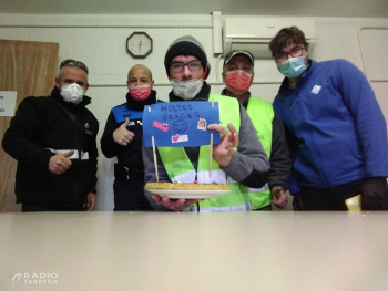 Els vigilants municipals i la brigada feliciten els aniversaris dels infants menors de 8 anys en confinament a Guissona