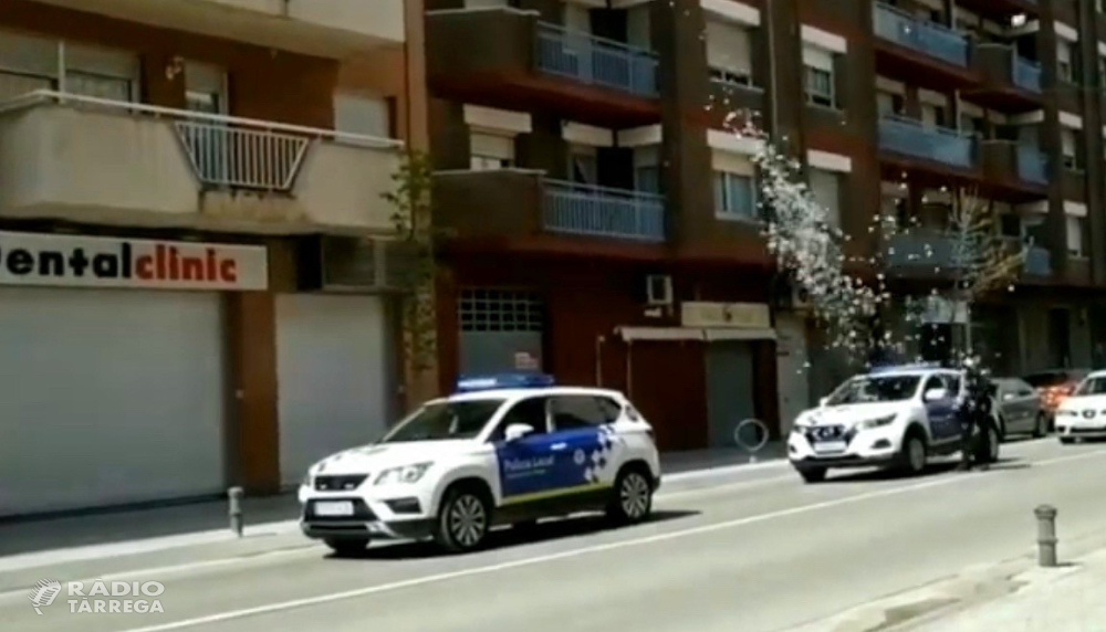 La Policia Local de Tàrrega felicita els aniversaris dels infants de la ciutat durant el confinament