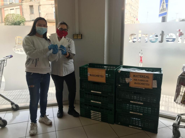 La xarxa de cosidores de Tàrrega repartirà mascaretes a persones en situació de risc en 3 establiments
