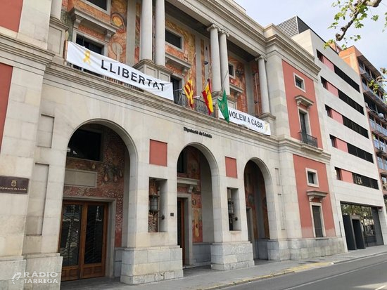 Les banderes de la Diputació de Lleida onegen a mitja asta per les víctimes del coronavirus