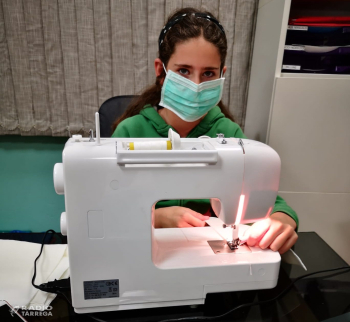 La xarxa de cosidores de Tàrrega inicia la confecció de mascaretes casolanes per a infants