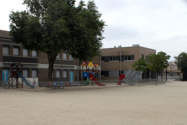 Sánchez anuncia que no hi haurà classes presencials a les escoles fins al setembre