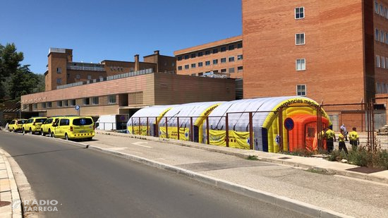 El SEM munta preventivament un hospital de campanya al costat de l'Arnau de Vilanova de Lleida pels brots de covid-19