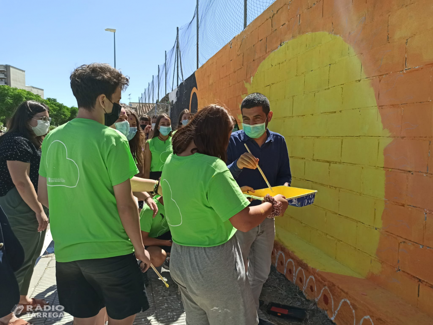 El conseller Chakir el Homrani visita el camp de treball 'Graffitis inclusius' a Cervera gestionat per la cooperativa Lleure Quàlia del Grup Alba